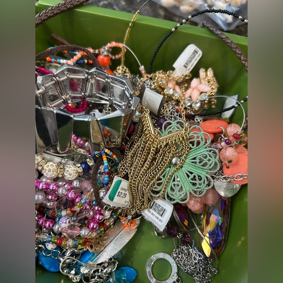 3lbs 8.6oz vintage to now repair / wear / create jewelry bag - Picture 5 of 6